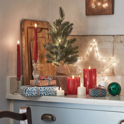 Kleiner Weihnachtsbaum Mit LED-Lichtern Frostige Äste