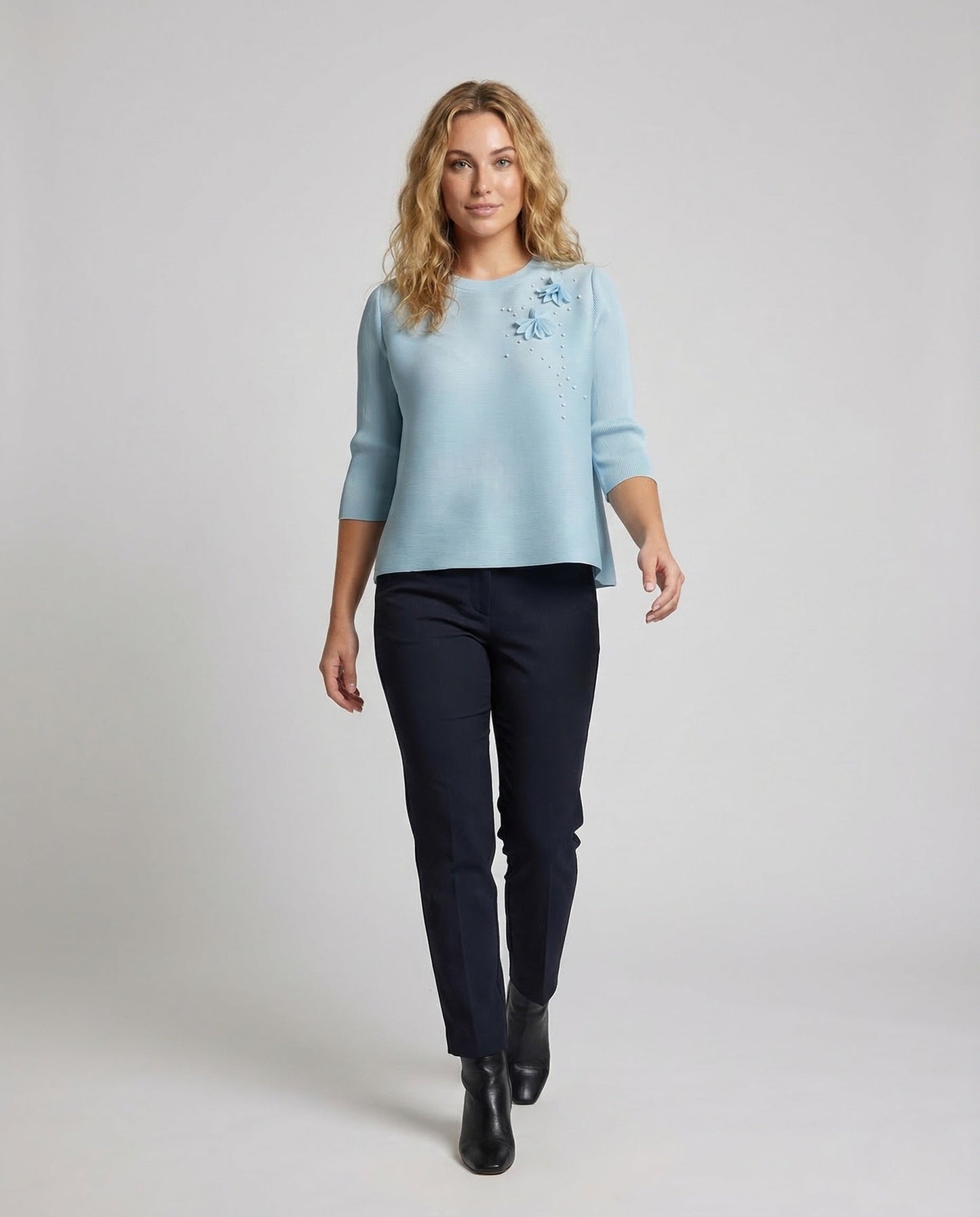 Damen Bluse Weit Blütenapplikation wird zu:
Damen Bluse - Norvielle