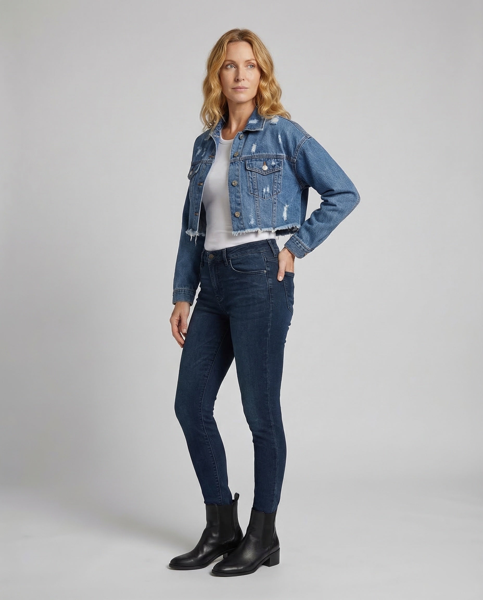 Damen Kurze Jeansjacke Ausgefranster Saum wird zu:
Damen Jeansjacke - Norvielle