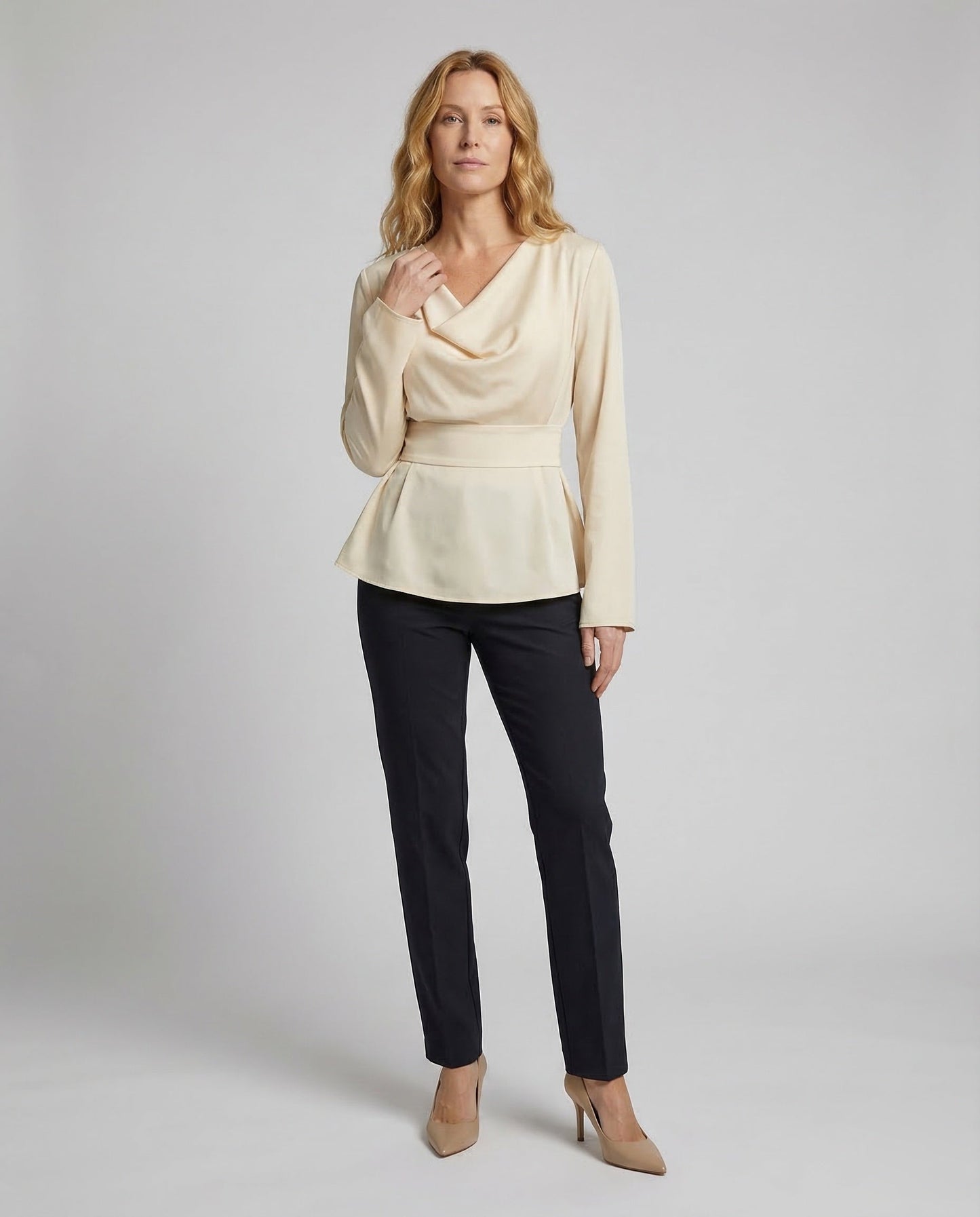 Damen Satinbluse mit Wasserfallkragen und Glockenärmeln - Norvielle