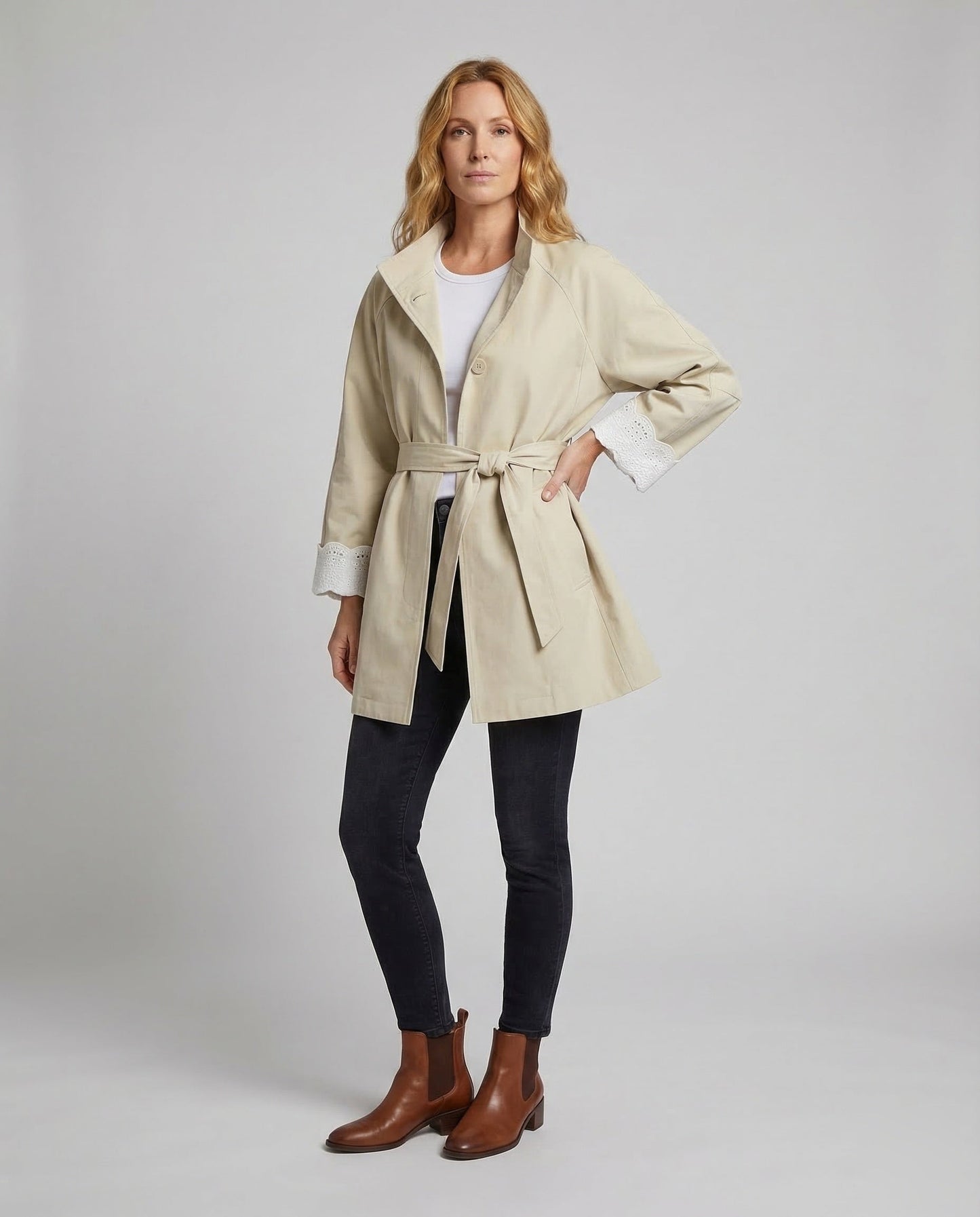 Damen Taillierter Trenchcoat mit Spitzenmanschetten - Norvielle