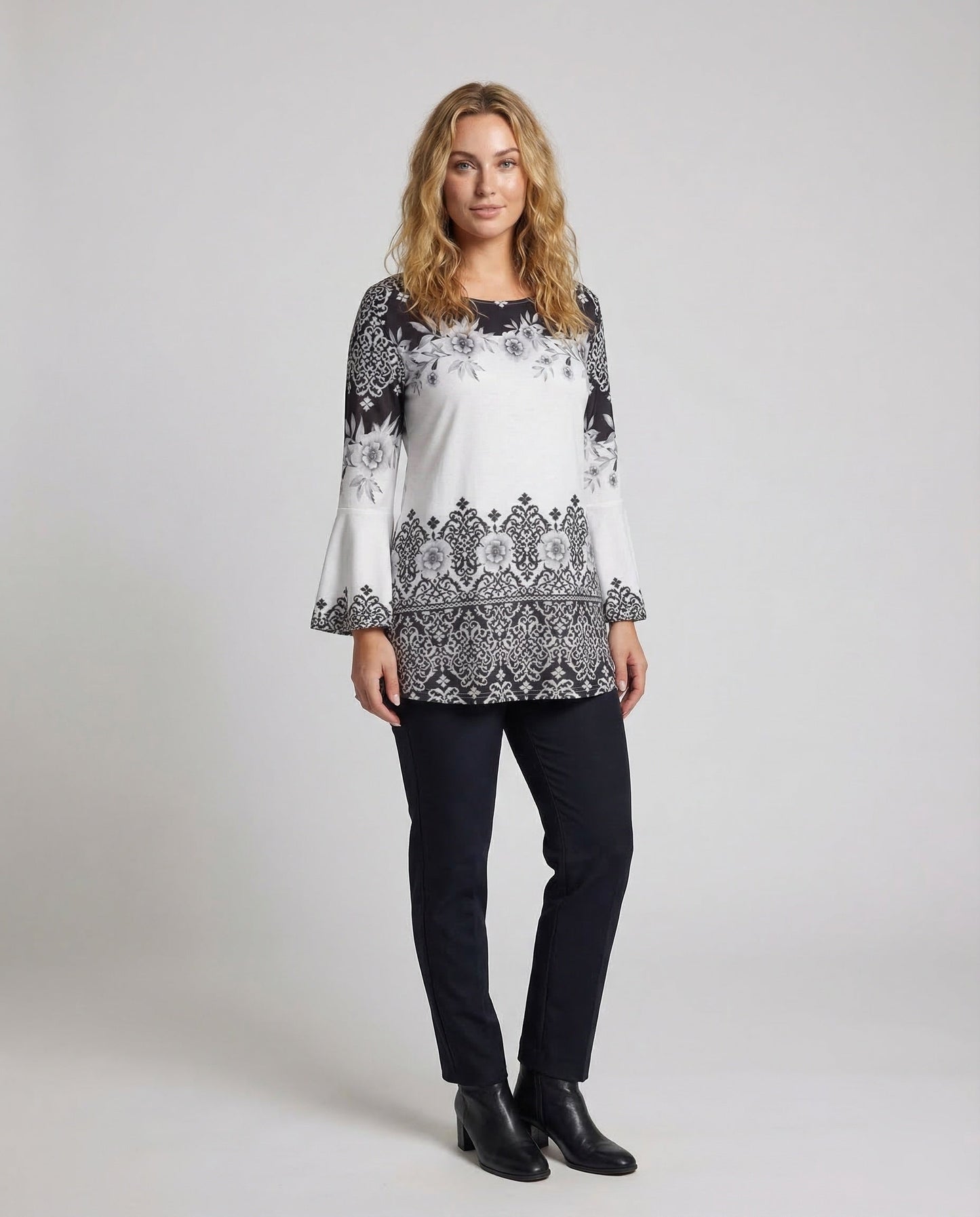 Damen Tunika mit Trompetenärmel und Blumenbordüre - Norvielle