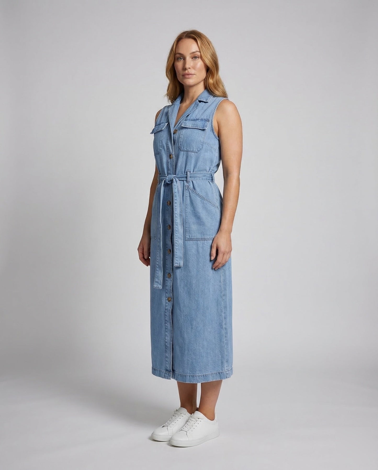 Damen Jeans Maxikleid mit Bindegürtel und Beinschlitz - Norvielle