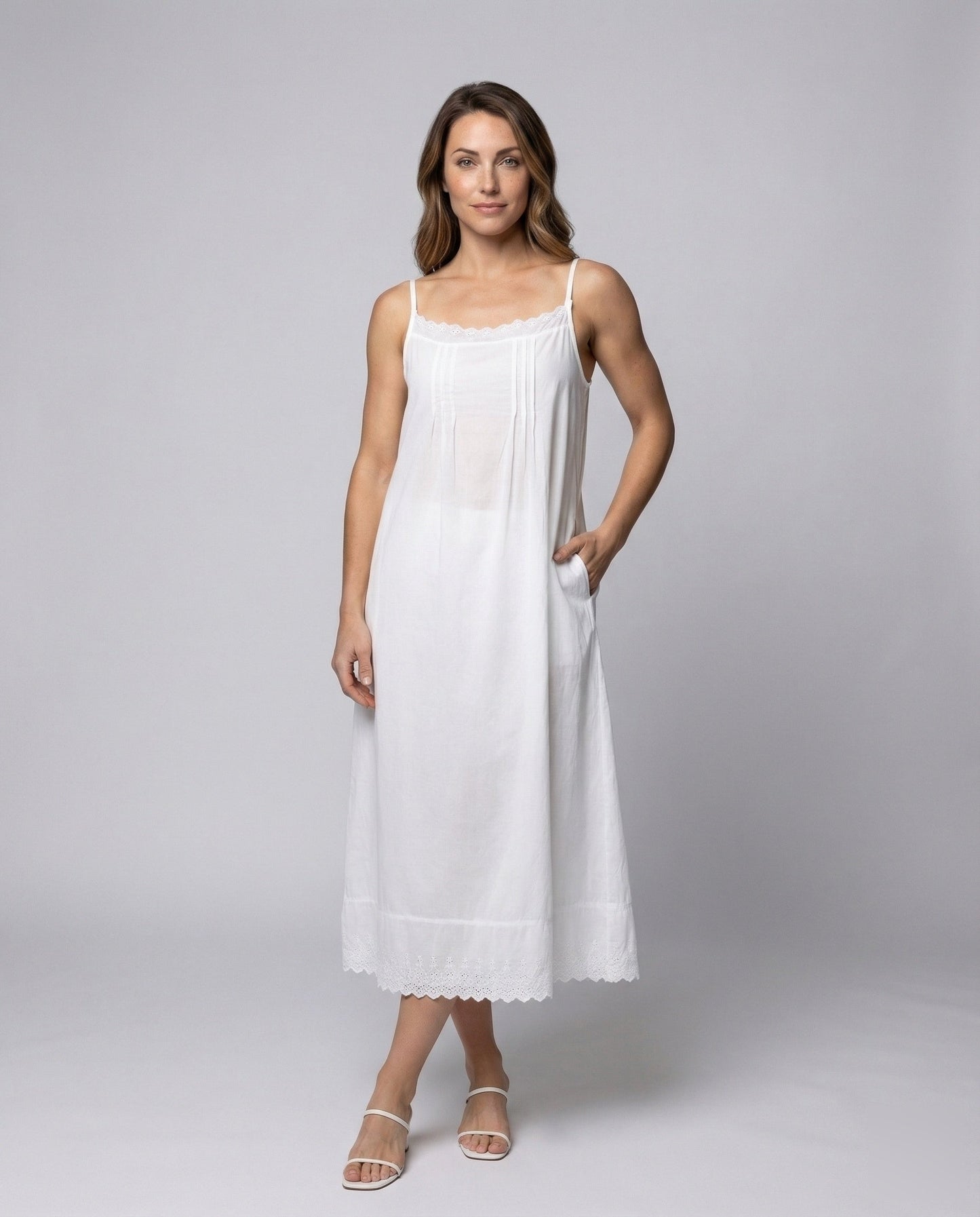 Damen Baumwoll-Unterkleid mit Spitzensaum und Spaghettiträgern - Norvielle