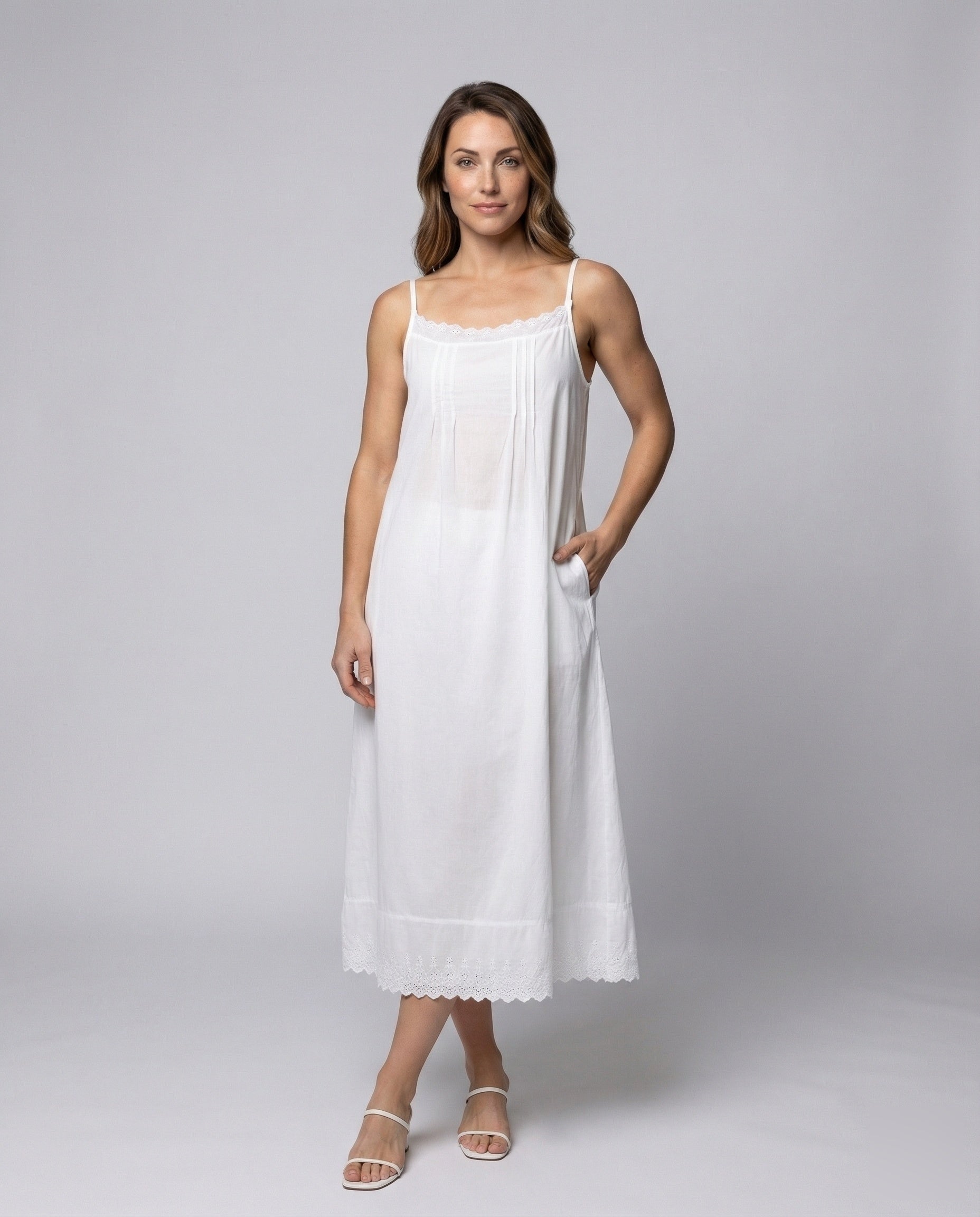 Damen Baumwoll-Unterkleid mit Spitzensaum und Spaghettiträgern - Norvielle