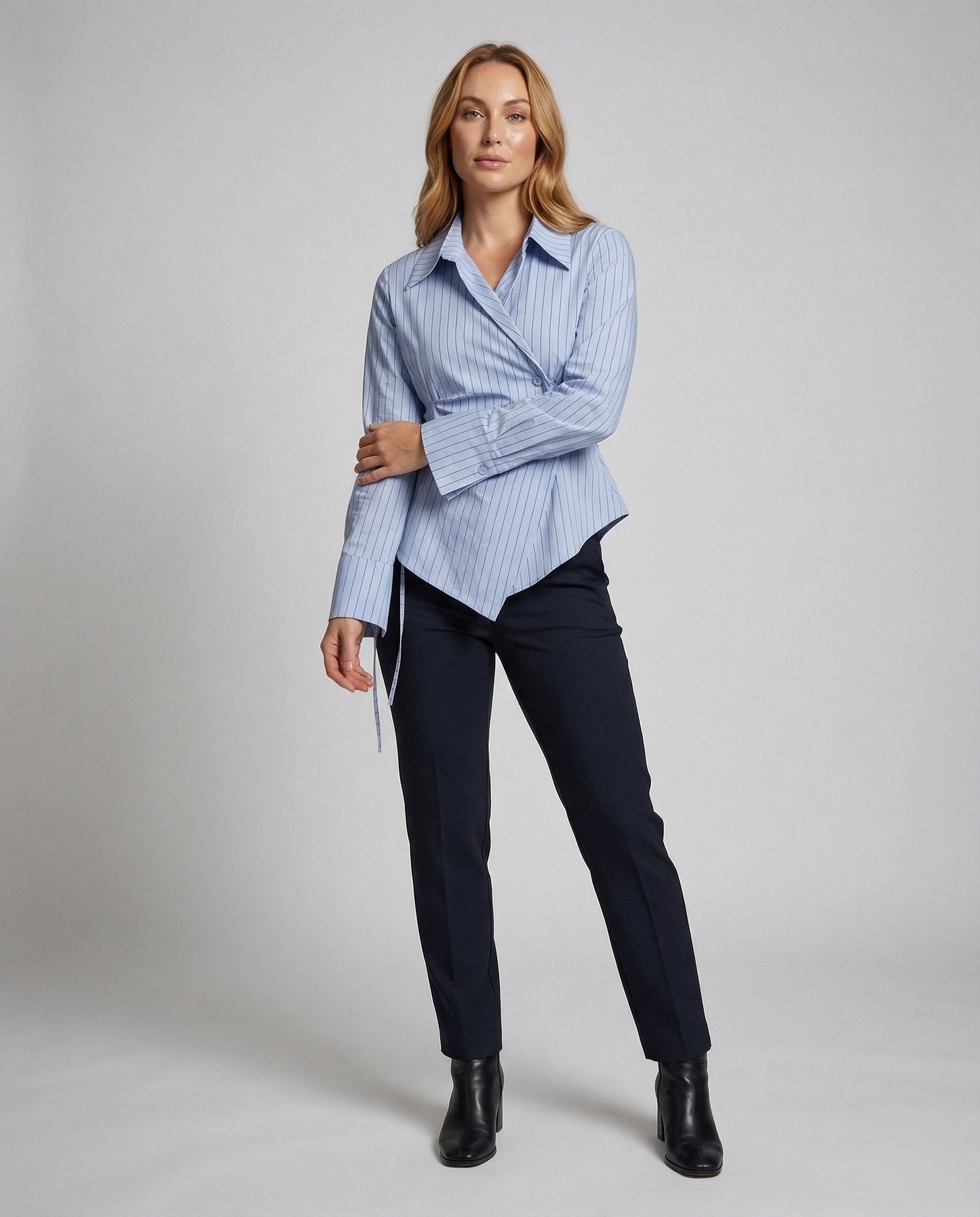 Damen Hemdbluse Tailliert Nadelstreifenoptik wird zu:
Damen Hemdbluse - Norvielle