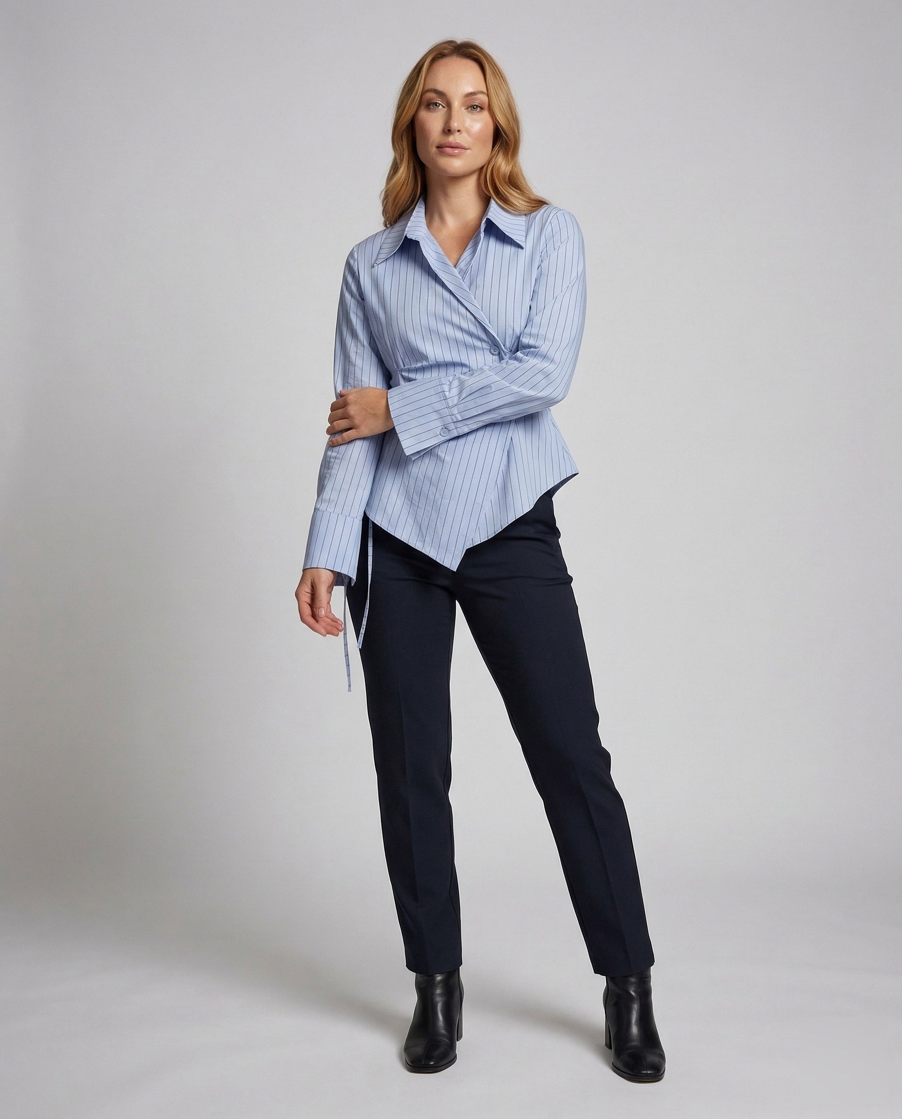 Damen Hemdbluse Tailliert Nadelstreifenoptik wird zu:
Damen Hemdbluse - Norvielle