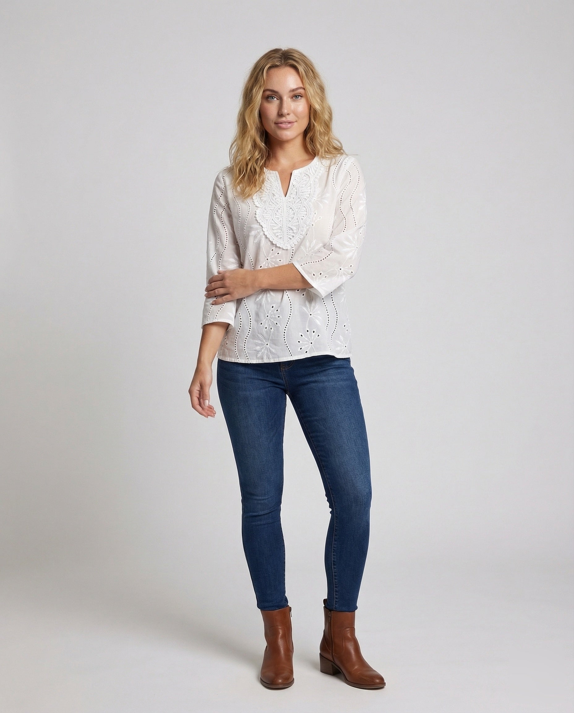 Damen Tunika Bluse mit Lochstickerei und V-Ausschnitt - Norvielle