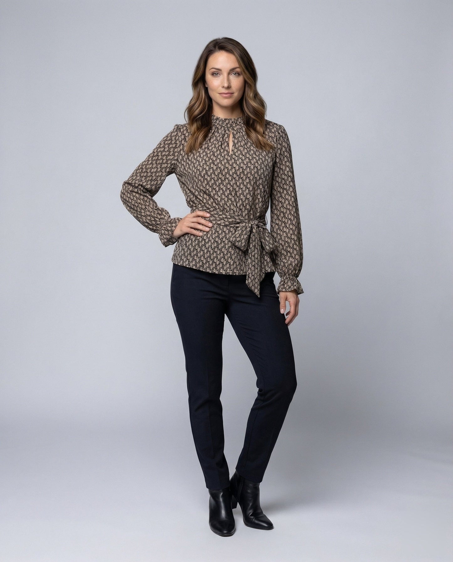 Damen Bluse Retroprint Stehkragen Rüschenmanschetten - Norvielle