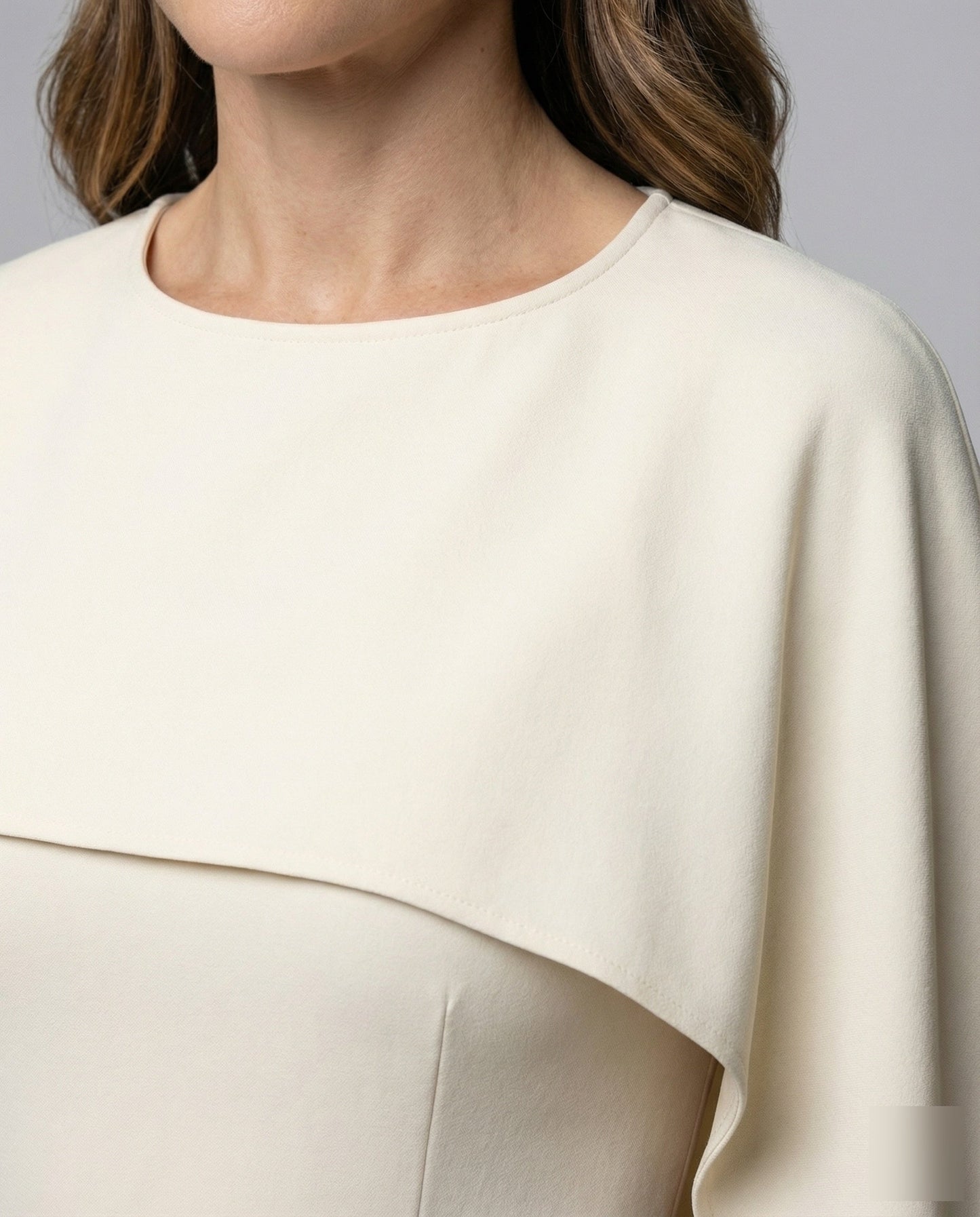 Damen Minikleid Cape-Design mit Taillengürtel