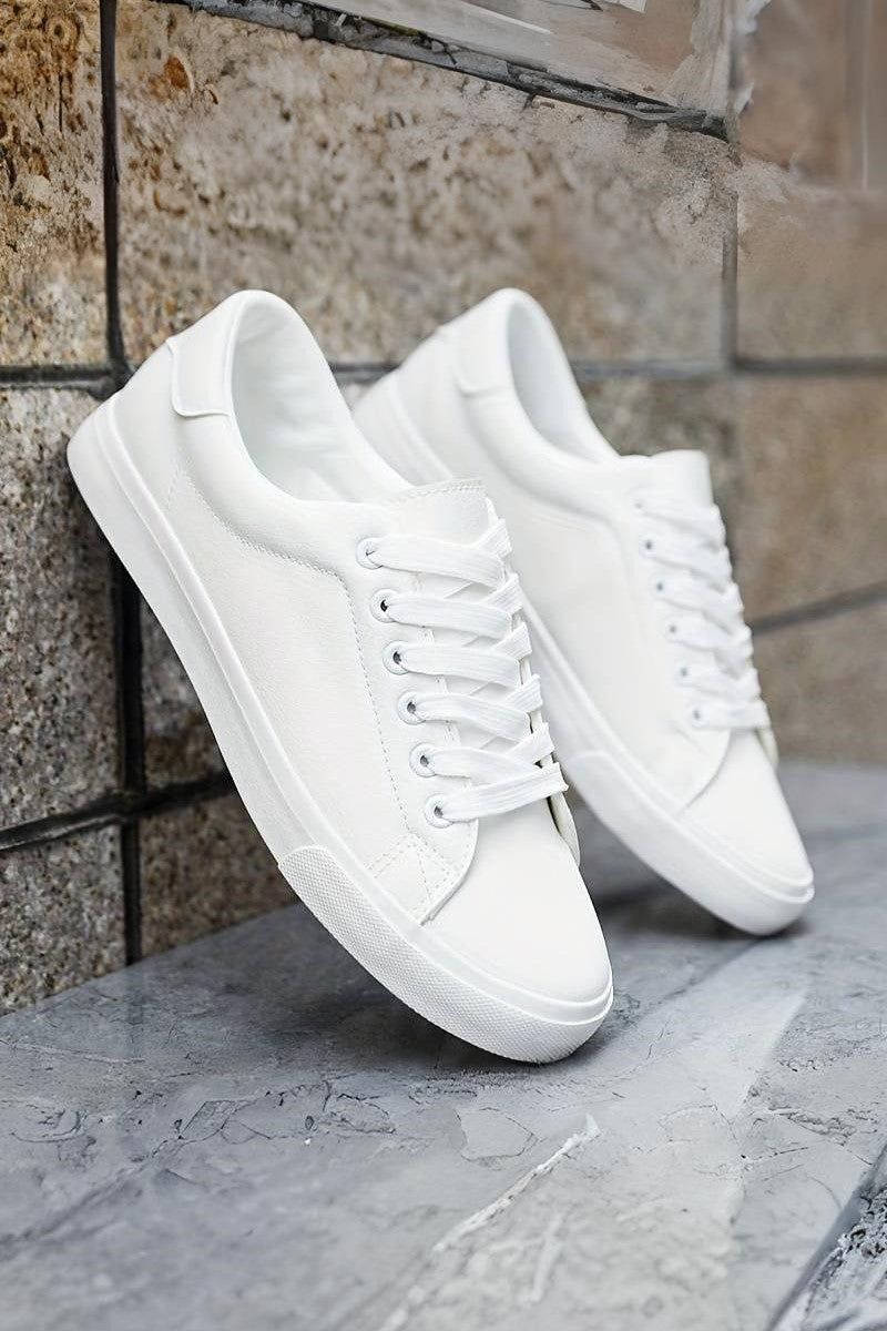 Weiße Sneaker Einfach Elegant