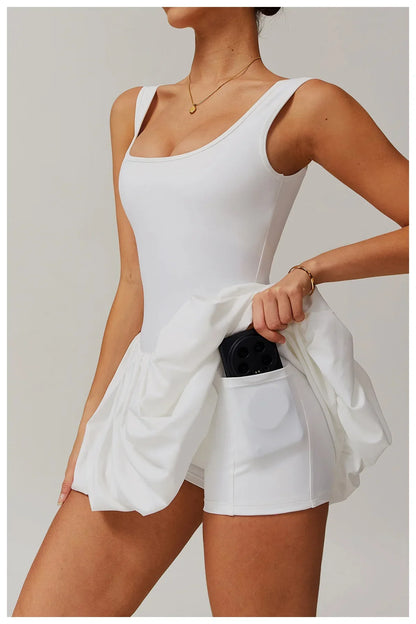 Weißer Damen Playsuit mit Rock-Effekt & Shorts
