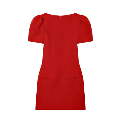 Rotes Mini Kleid mit Puffärmeln – Streetstyle Look mit High Heels