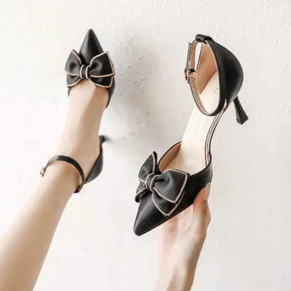 Damen Riemchen Schuhe Spitz Absatz Fliege Detail