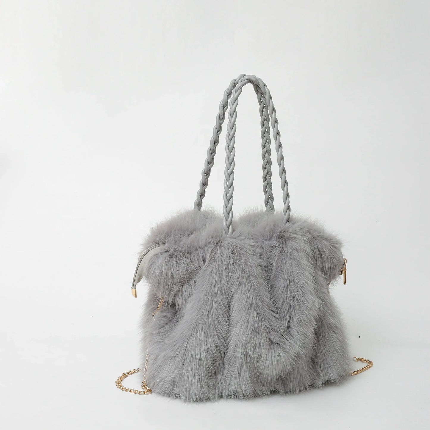 graue teddy handtasche mit weicher struktur und kettenriemen