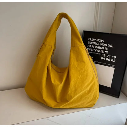 Gelbe Aether Tote Schultertasche aus Nylon