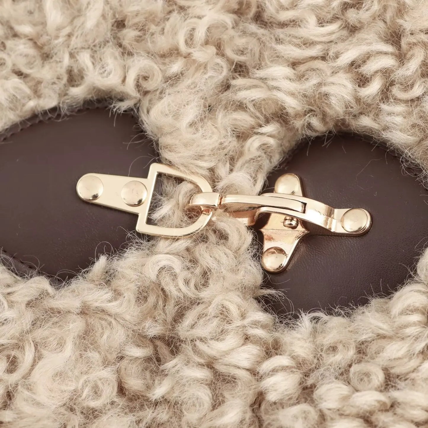 Damen Teddyjacke Beige Faux Fur mit Schnallen und Kuschel-Effekt