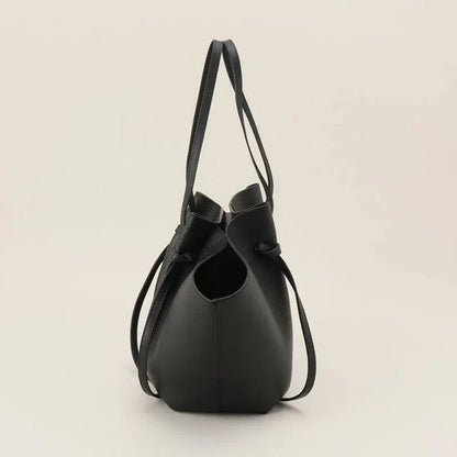 Avoria Tote Bag in Schwarz aus veganem Leder

