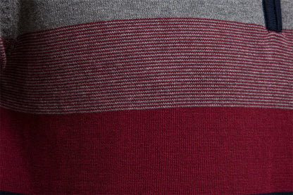 Gestreifter Pullover mit Reißverschluss und Stehkragen