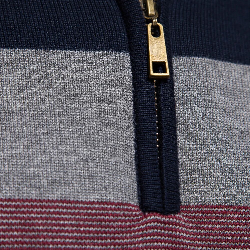 Gestreifter Pullover mit Reißverschluss und Stehkragen