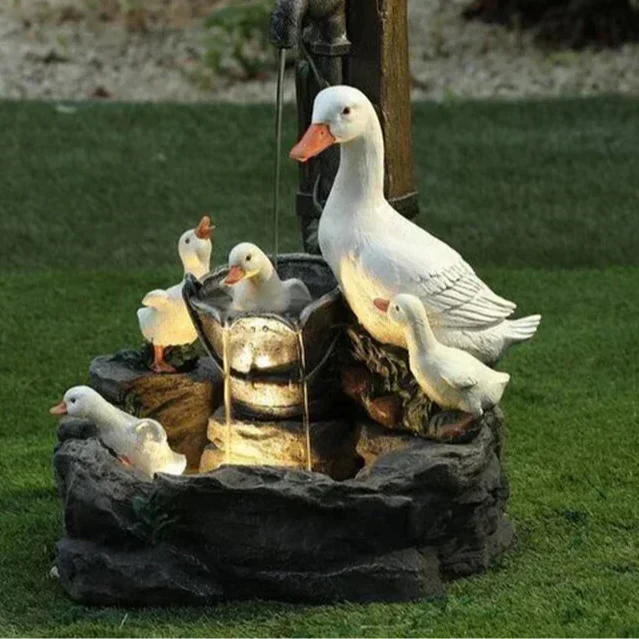 Lunaverde Dekorative Gartenfigur Ente Eichhörnchen Solar Brunnen LED