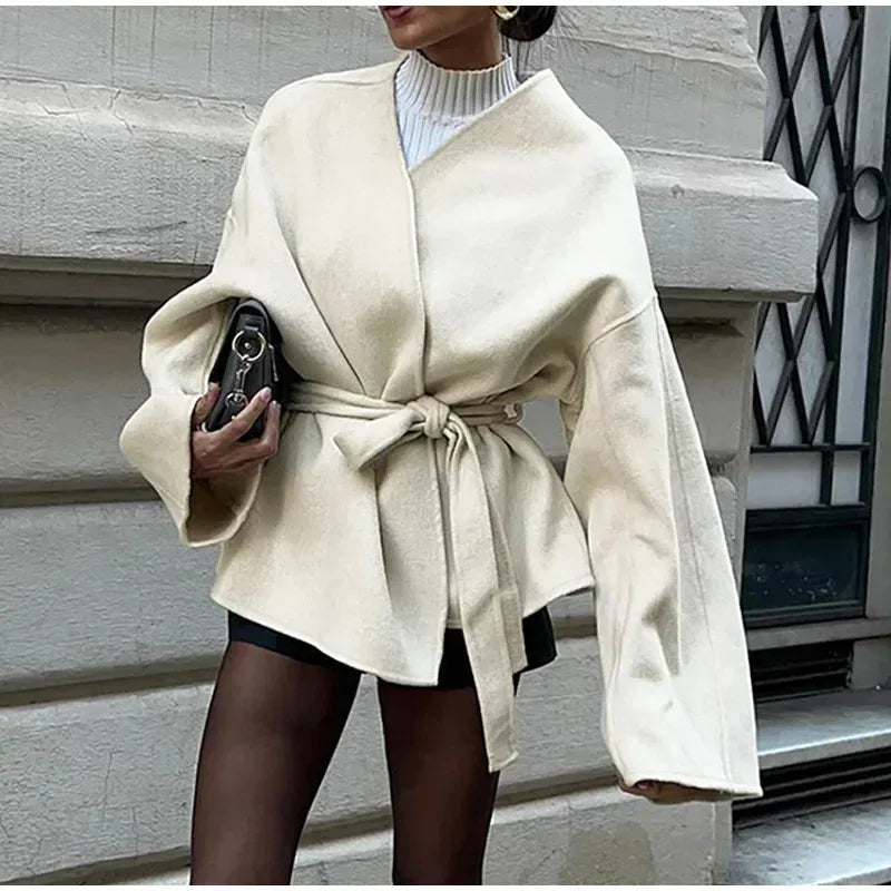 Streetstyle Outfit Damenjacke mit Gürtel