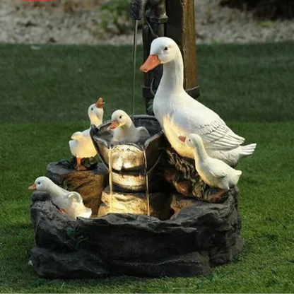 Lunaverde Dekorative Gartenfigur Ente Eichhörnchen Solar Brunnen LED