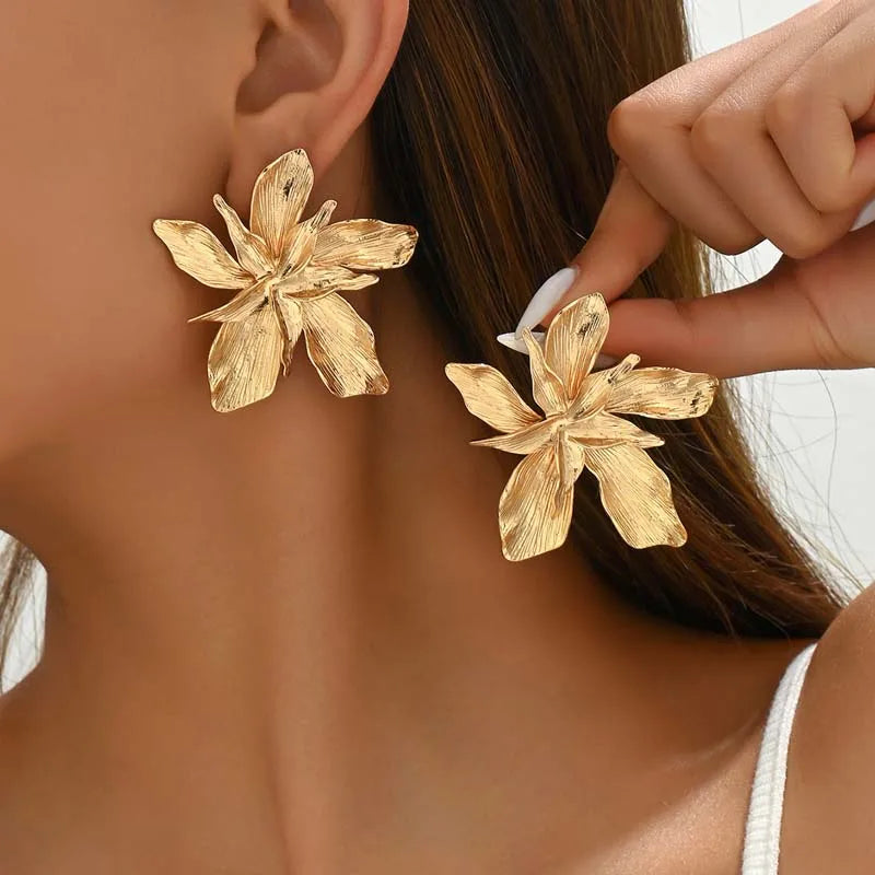 Goldene Blumen Ohrringe mit Silber Akzent - Norvielle