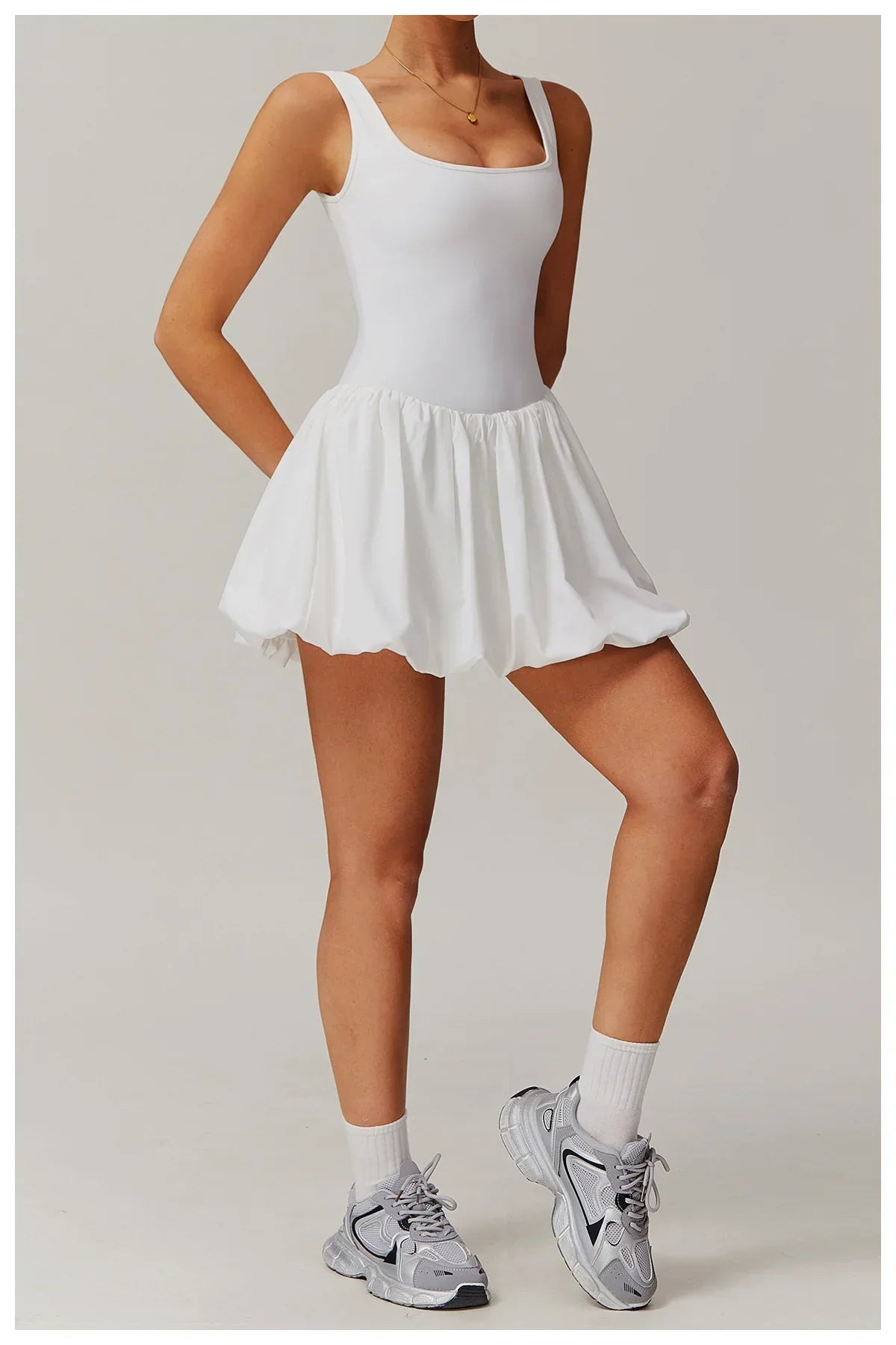 Damen Sport-Einteiler Rock-Shorts-Look
