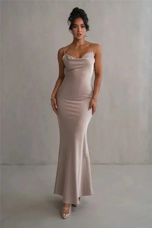 Elegantes Damen Maxikleid Satin Blumenapplikationen - Norvielle