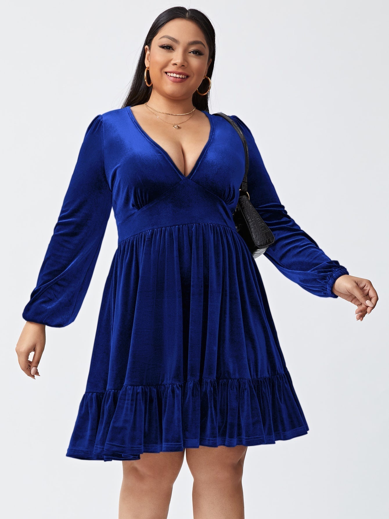 Sexy Samtkleid mit langen Ärmeln von Elarova