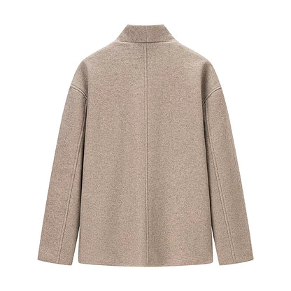 beige oversized double breasted damenjacke mit schwarzen knöpfen