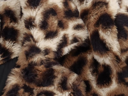 Leopard Elegance Coat Nahaufnahme Leopardenmuster
