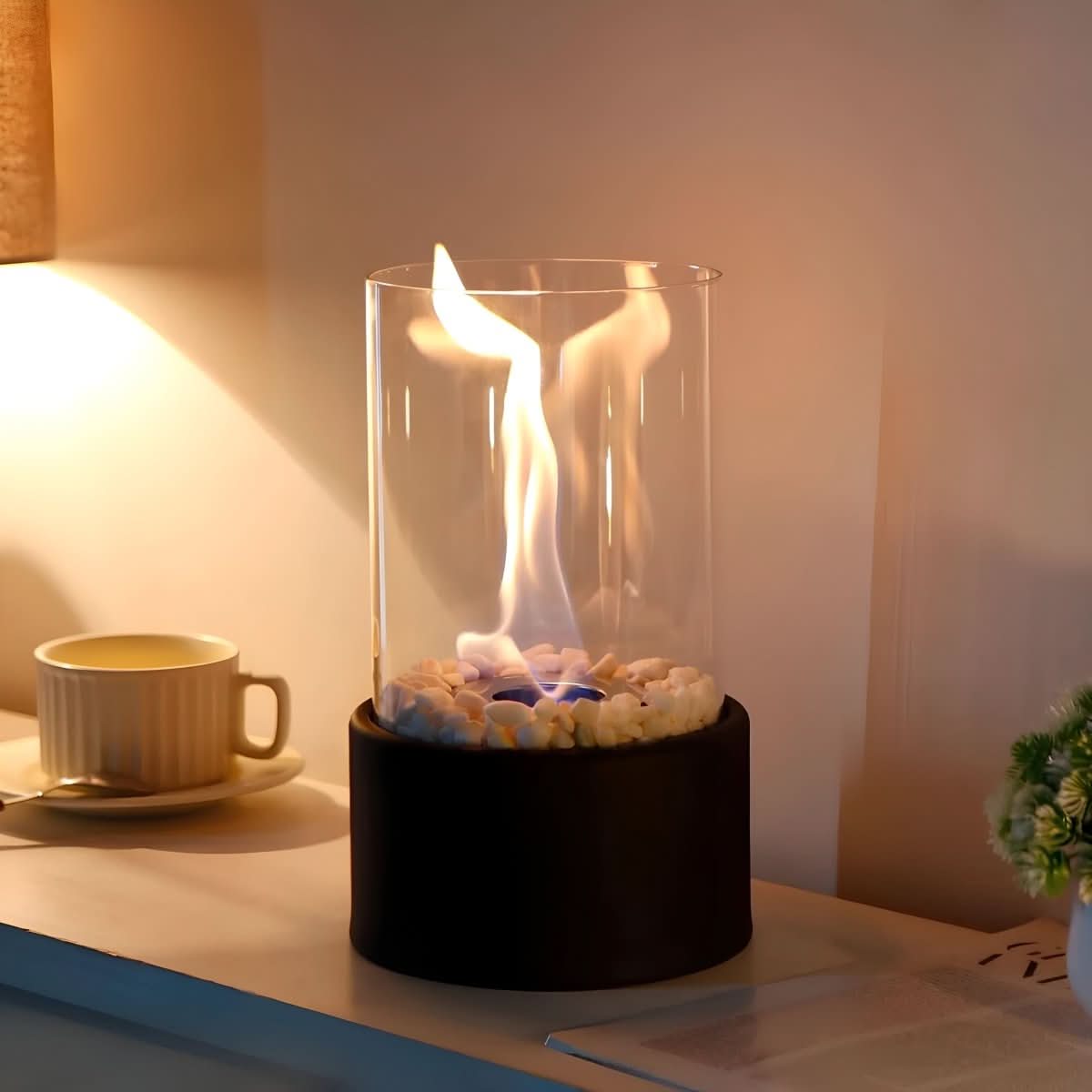 Eleganter Tischkamin aus Metall für Innenbereich