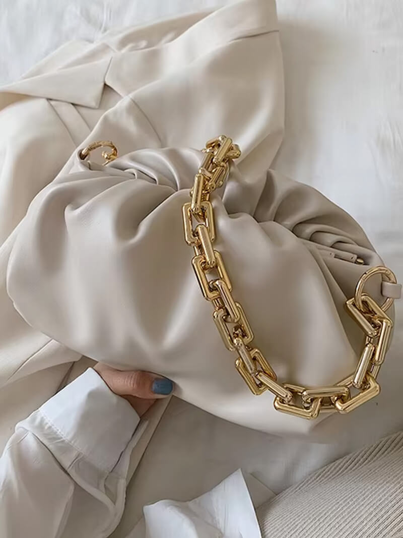 Damenhandtasche mit Goldkette Modern