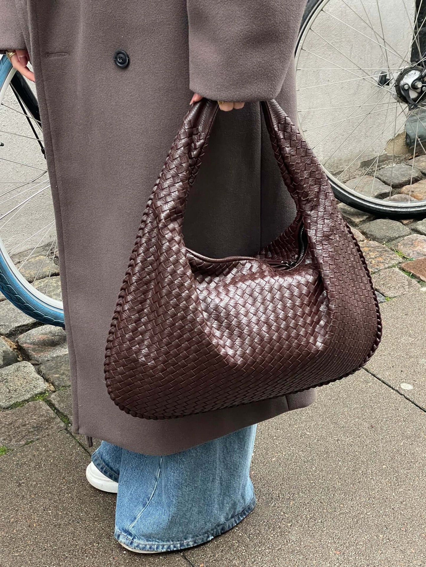 Charlyne Große Geflochtene Hobo-Tasche