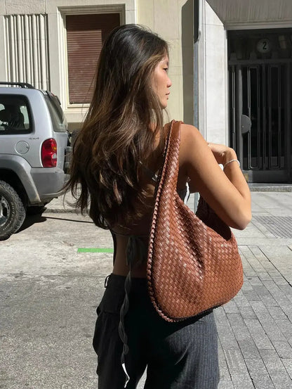Charlyne Große Geflochtene Hobo-Tasche