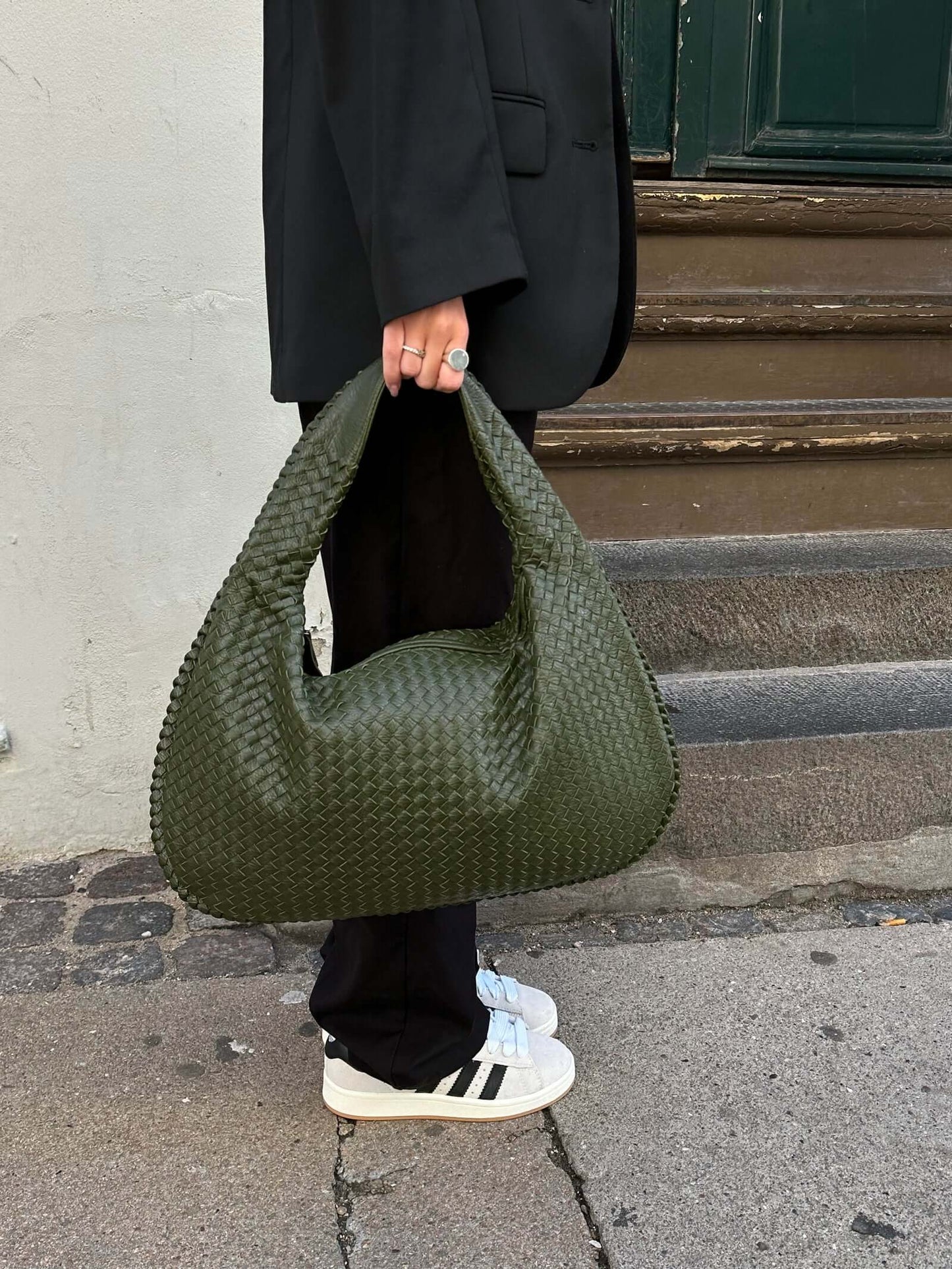 Charlyne Große Geflochtene Hobo-Tasche