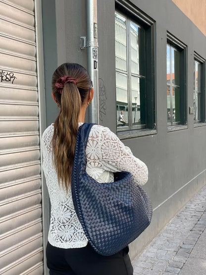 Charlyne Große Geflochtene Hobo-Tasche