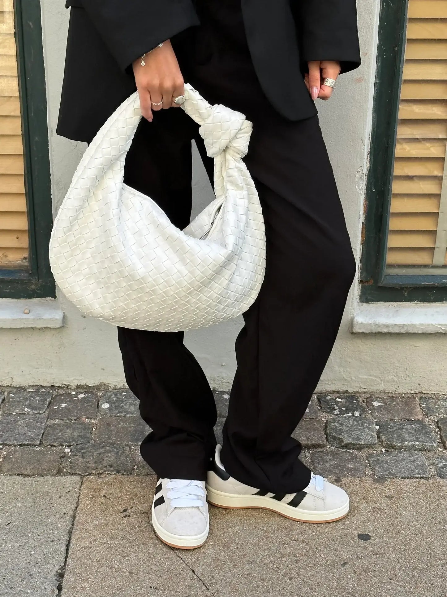 Geflochtene Mitteltasche