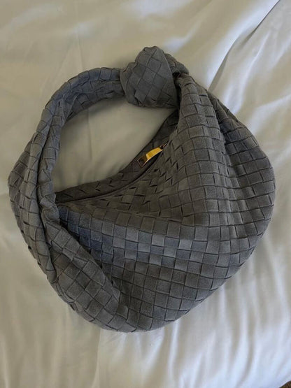 Geflochtene Hobo-Tasche mit Knotendetail