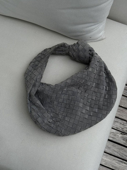 Geflochtene Hobo-Tasche mit Knotendetail