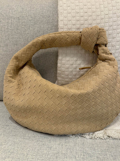 Geflochtene Hobo-Tasche mit Knotendetail