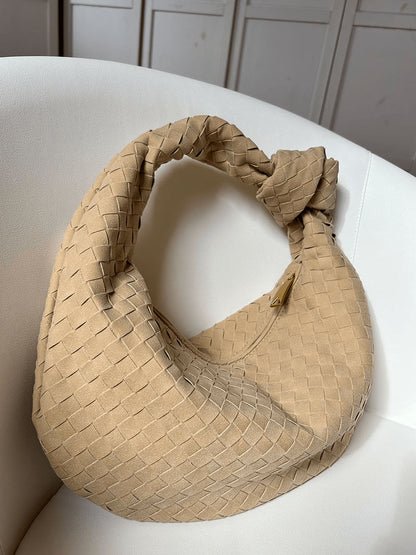Geflochtene Hobo-Tasche mit Knotendetail