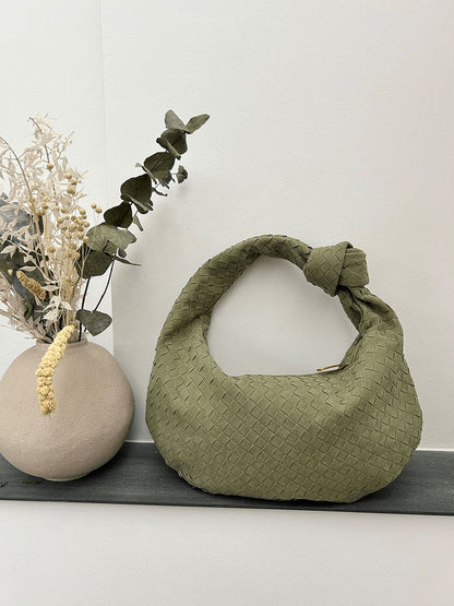 Geflochtene Hobo-Tasche mit Knotendetail