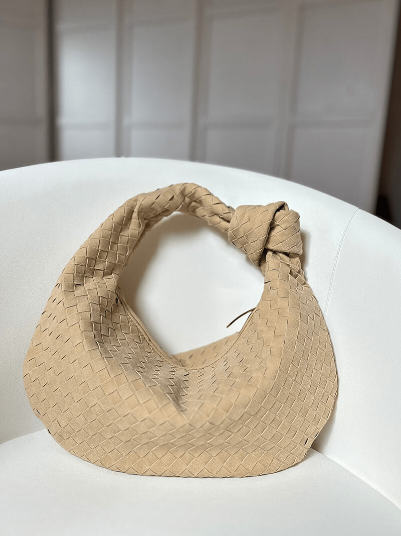 Geflochtene Hobo-Tasche mit Knotendetail
