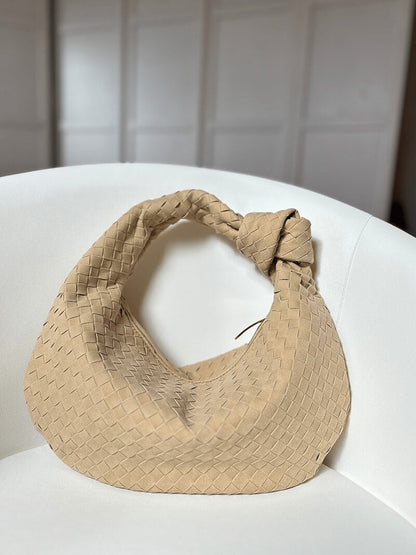 Geflochtene Hobo-Tasche mit Knotendetail