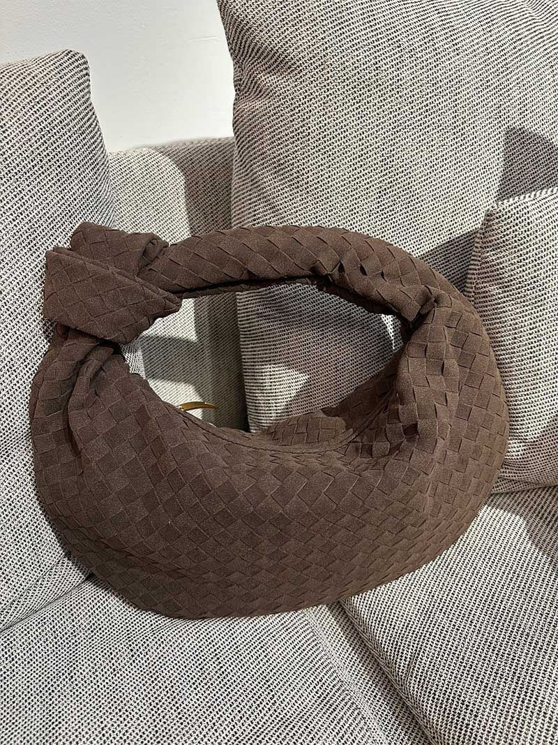 Geflochtene Hobo-Tasche mit Knotendetail
