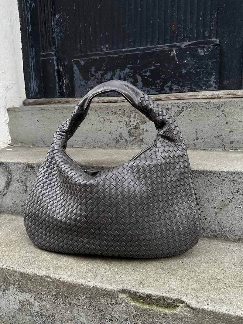 Charlyne Große Geflochtene Hobo-Tasche