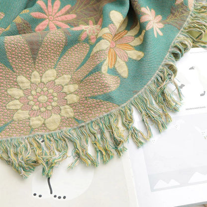 Wendbare Jacquard-Decke Verdant Bloom wird zu:
Jacquard-Decke Wendbar